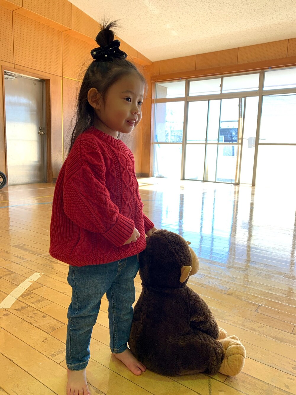 「BREEZEのウォッシャブルクレイジーセーター（ニット/セーター、レッド系）」を使った、honononさん（キッズ・90cm）の冬コーディネートの1枚目の写真