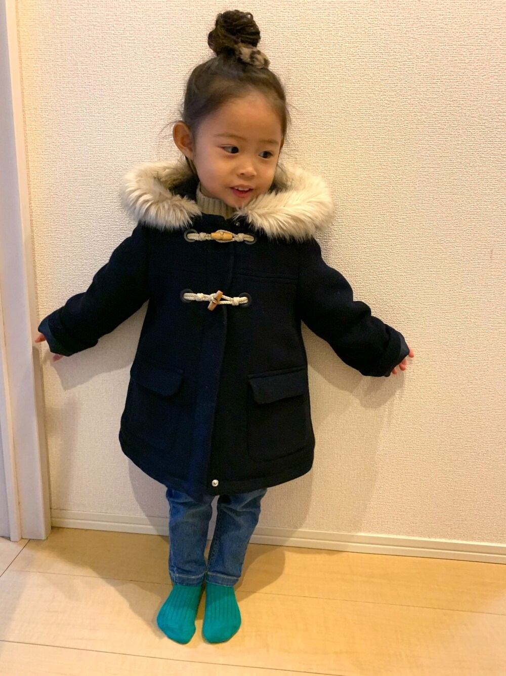 「ZARA KIDSのアイテム（ダッフルコート、ブラック系）」を使った、honononさん（キッズ・90cm）の冬コーディネートの1枚目の写真