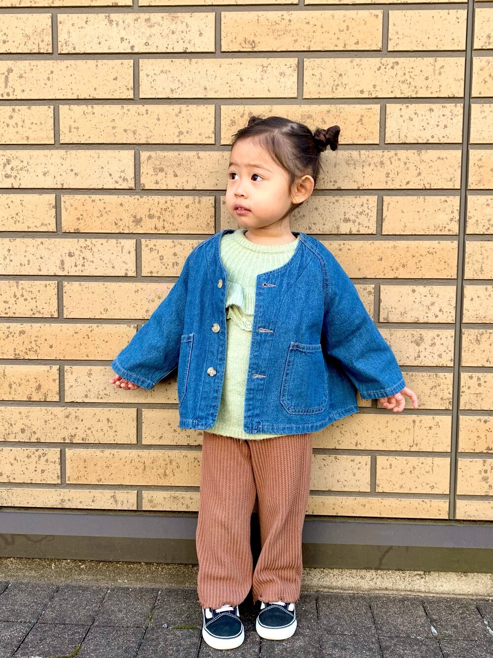 「ZARA KIDSのアイテム（ニット/セーター、グリーン系）」を使った、honononさん（キッズ・90cm）の冬コーディネートの1枚目の写真