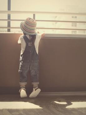 「サンダルに靴下」｜「アイテム（サロペット/オーバーオール）」を使った、RSKKさん（キッズ・80cm）の春コーディネート