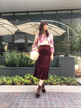 「MERCURYDUO（マーキュリーデュオ）のレースアップベロアスカート（スカート、レッド系）」を使った、中川真梨さん（レディース・168cm）の秋コーディネート