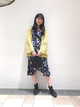 「MERCURYDUO（マーキュリーデュオ）の異ゲージ使いフレア袖ガウン（その他アウター、イエロー系）」を使った、中川真梨さん（レディース・168cm）の冬コーディネート