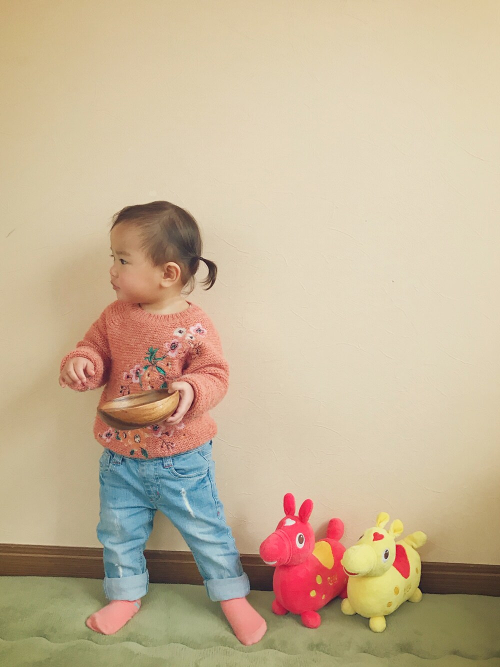 「春コーデ、ラクチンコーデ、おんなのこ、1歳半、1歳半 女の子」｜「nextのアイテム（ニット/セーター、オレンジ系）」を使った、akip0n☆ma0nさん（キッズ・80cm）の春コーディネートの1枚目の写真