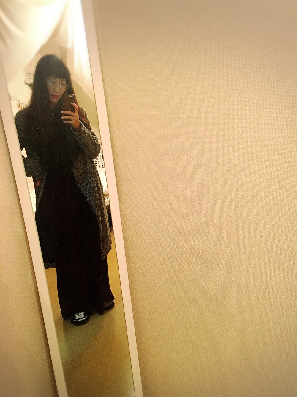 「VINTAGE、Chestercoat、GU、handmade、used、used mix、古着、古着MIX、ベロアパンツ、ベロア」｜「UNUSEDのアイテム（チェスターコート、グレー系）」を使った、kn☽︎‪︎.*·̩͙‬mさん（レディース・155cm）の秋コーディネートの1枚目の写真