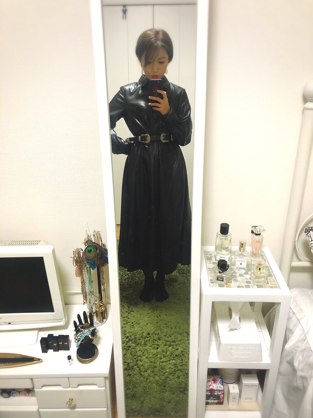 「モード、モードストリート、ZARA、ワンピース、フェイクレザー、プリーツワンピース、オトナカジュアル、オトナガーリー、オトナカワイイ、モード系」｜「WHO'S WHO galleryのダブルバックルベルト / クリア/コンチョベルト/型押し/ウエスタン（ベルト、ブラック系）」を使った、kn☽︎‪︎.*·̩͙‬mさん（レディース・155cm）の冬コーディネートの1枚目の写真