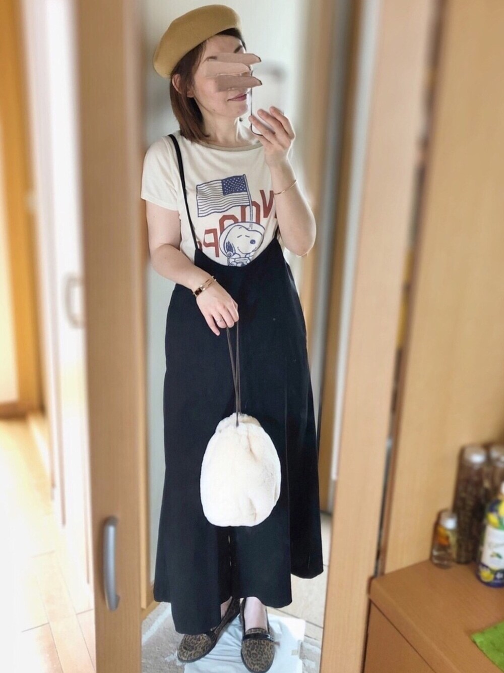 「プチプラ、古着、UNIQLO、大人カジュアル、サロペット、グローバルワーク(GLOBAL WORK)、レプシィム(LEPSIM)、レオパード、ベレー帽、巾着バッグ」｜「GLOBAL WORKのキャミサロペット/771848（サロペット/オーバーオール、ブラック系）」を使った、かなっぺさん（レディース・166cm）の秋コーディネートの1枚目の写真