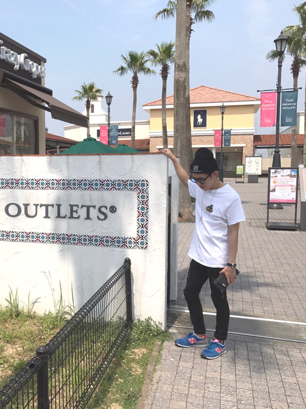 「夏コーデ、メンズ、fashion、シンプルザベスト、鳥栖プレミアムアウトレット、九州、佐賀県」｜「GIVENCHYのアイテム（ニットキャップ/ビーニー、ブラック系）」を使った、タプたくさん（メンズ・165cm）の夏コーディネートの1枚目の写真