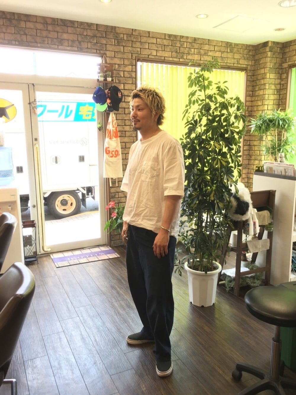 「ビッグシルエット、春夏コーデ、スニーカーコーデ、オーバーサイズ、ビッグT、白Tシャツ、白、いいね、save、フォローお願いします🤑、おしゃれさんと繋がりたい、ガウチョパンツ」｜「GUのアイテム（Tシャツ/カットソー、ホワイト系）」を使った、TOMOHARUさん（メンズ・171cm）の春コーディネートの1枚目の写真