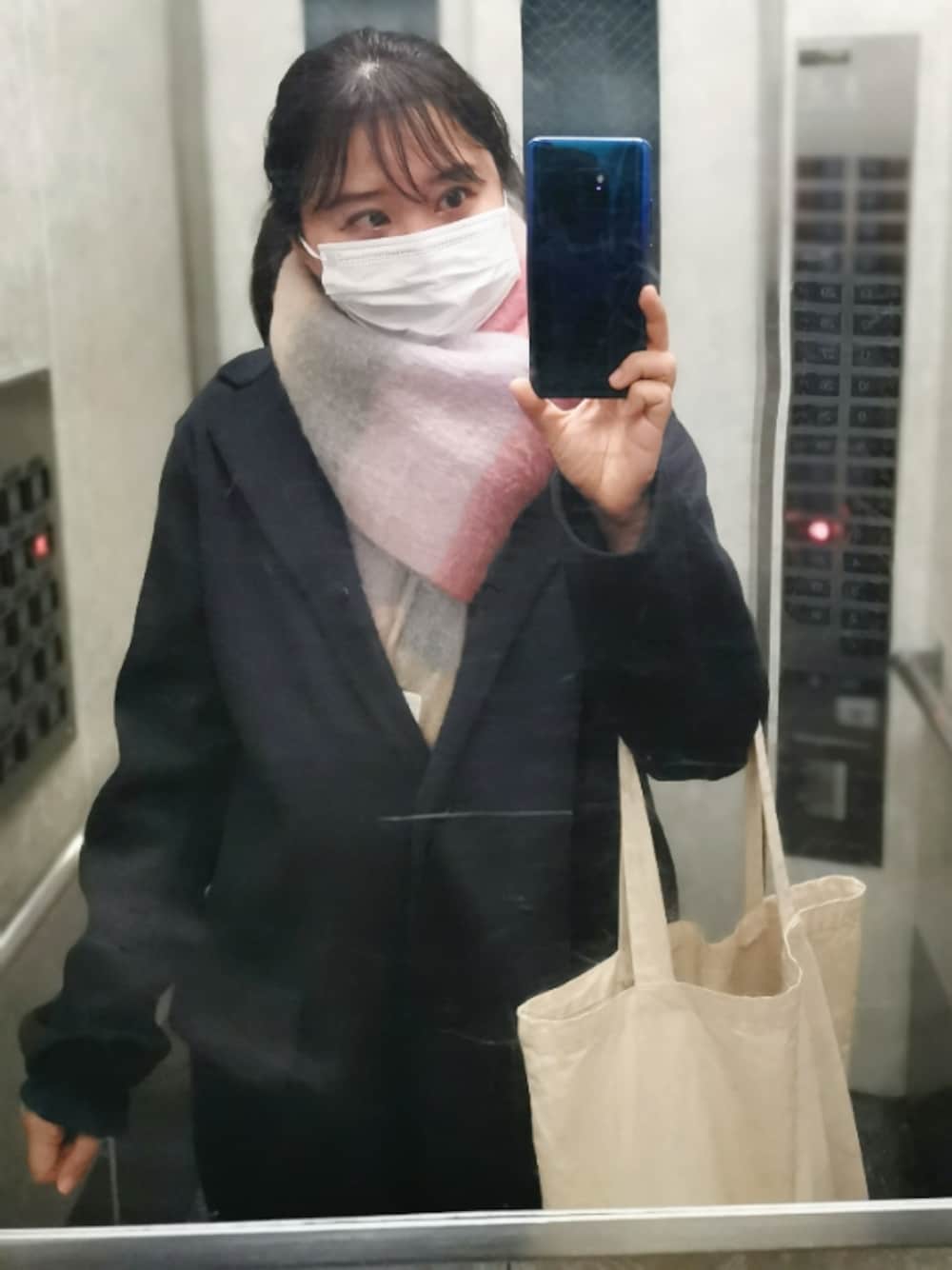 「+J、ジルサンダー、プラスJ」｜「UNIQLOのアイテム（チェスターコート、グレー系）」を使った、まいさん（レディース・156cm）の冬コーディネートの1枚目の写真