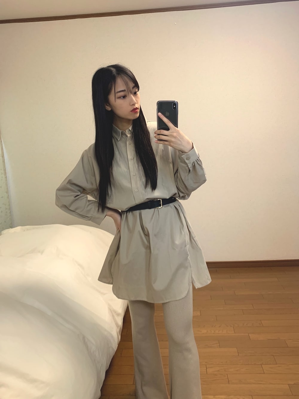 「ベージュ、ベージュコーデ、リブニットパンツ、プチプラコーデ、ラフ、麻、淡色コーデ、ラクチンコーデ、シャツスタイル、大人カジュアル」｜「coca（coca）のアイテム（トップス、ベージュ系）」を使った、asukaさん（レディース・163cm）の春コーディネートの1枚目の写真
