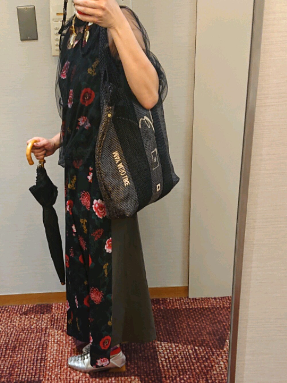 「休日スタイル、マキシ丈ワンピース、重ね着、チュールトップス、シースルー、和柄、ふりふ、花柄、春コーデ」｜「THEATRE PRODUCTSのセルロイド ネックレス（ネックレス、その他）」を使った、しーばいあろえさん（レディース・157cm）の春コーディネートの1枚目の写真