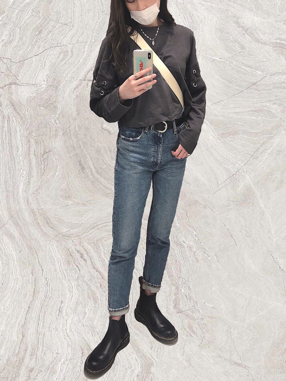 「メンズライク、シンプル、秋、デニム、ドクターマーチン、ブーツ、モノトーン、ZARA、ohotoro、moussy」｜「MOUSSYのMVS SKINNY（デニムパンツ、ブルー系）」を使った、ayakaさん（レディース・161cm）の秋コーディネートの1枚目の写真