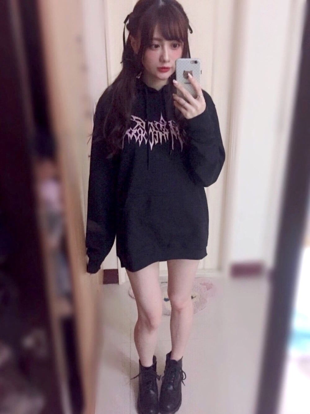 「EFTC #破繭而出、oversize、帽T、男友风、日系休闲、大學T」｜「EFTCのアイテム（その他トップス、ブラック系）」を使った、yunaさん（レディース・158cm）の秋コーディネートの1枚目の写真