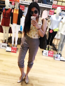 「BANANA REPUBLIC」｜「アイテム（スリッポン）」を使った、Ashley K Sharmaさん（レディース・165cm）の夏コーディネート
