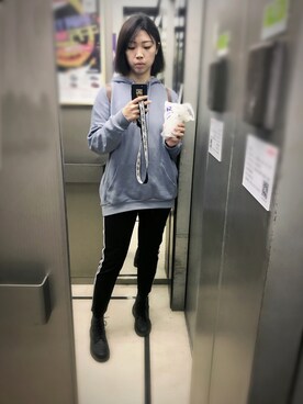 「MONKI（モンキ）のアイテム（パーカー）」を使った、居居大人さん（レディース・170cm）の秋コーディネート