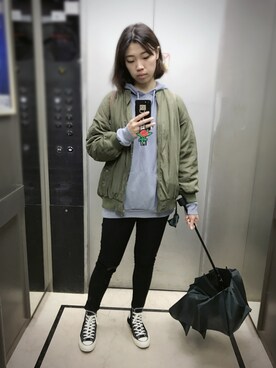 「MONKI（モンキ）のアイテム（パーカー）」を使った、居居大人さん（レディース・170cm）の秋コーディネート