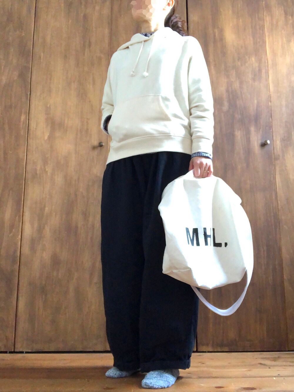 「無印良品のアイテム（パーカー、ホワイト系）」を使った、yuuuuukoさん（レディース・157cm）の冬コーディネートの1枚目の写真