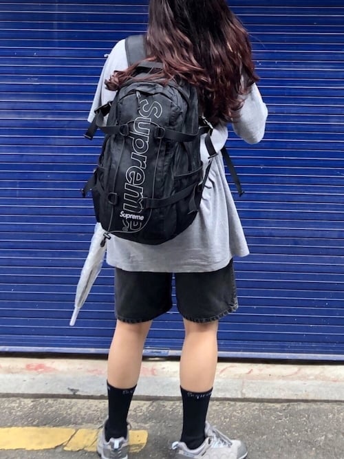 𝗌𝖺𝗄𝗎𝗋𝖺 Supreme のバックパック リュックを使ったコーディネート Wear
