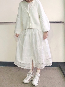 「H&M（エイチ・アンド・エム）のアイテム（ニット/セーター、ホワイト系）」を使った、ɪᴍᴘᴇʀɪᴀʟ.ᴠɪᴏʟᴇᴛさん（レディース・161cm）の秋コーディネート