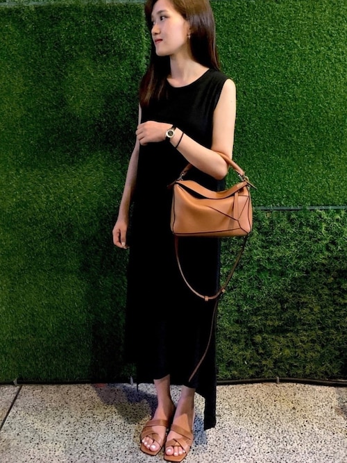 【コーデのアクセントに】 LOEWE ショルダーバッグ グリーン 温｜LOEWEのショルダーバッグを使ったコーディネート - WEAR