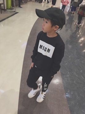 「MSGM（エムエスジーエム）のアイテム（スウェット）」を使った、NAITO.さん（キッズ・120cm）の秋コーディネート