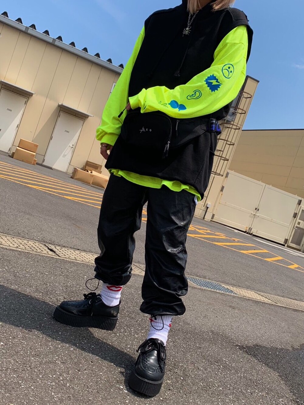「LHP、chica、primordial is primitive、lhpprivatelab」｜「primordial is primitiveのアイテム（トップス、ブラック系）」を使った、yunaさん（レディース・155cm）の夏コーディネートの1枚目の写真
