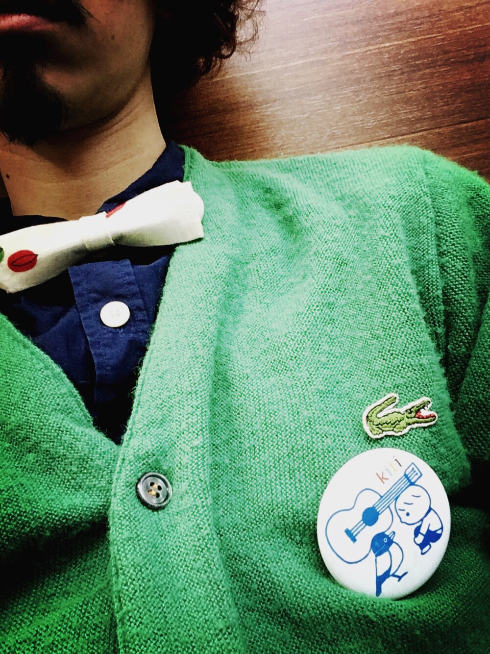 「春コーデ、蝶ネクタイ、みどりがすき。」｜「LACOSTEのアイテム（カーディガン/ボレロ、グリーン系）」を使った、CHANさん（メンズ・163cm）の春コーディネートの1枚目の写真