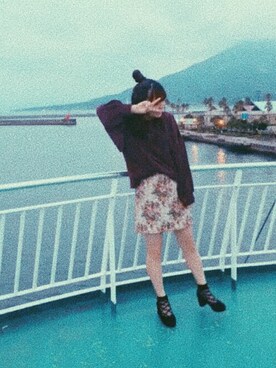 「GU（ジーユー）のアイテム（スカート、ホワイト系）」を使った、美紅さん（レディース・162cm）の秋コーディネート