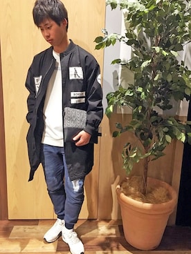 「アイテム（クラッチバッグ）」を使った、VENCE EXCHANGE MEN'S STAFFさん（メンズ・173cm）の冬コーディネート