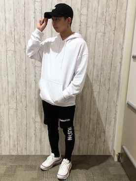「Dickies（ディッキーズ）のアイテム（帽子）」を使った、VENCE EXCHANGE MEN'S STAFFさん（メンズ・173cm）の秋コーディネート