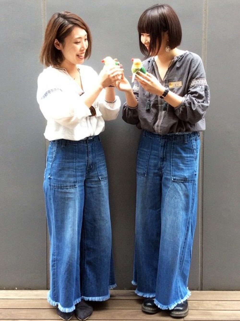「デニム、ブラウス、エスニック、シンプル、刺繍、大人カジュアル、フリンジ、ワイドパンツ、ふたごコーデ、リンクコーデ」｜「LBCの刺繍ブラウス       （シャツ/ブラウス、ホワイト系）」を使った、inoueさん（レディース・154cm）の春コーディネートの1枚目の写真