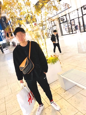 「Yves Saint Laurent（イヴサンローラン）のアイテム（バッグ）」を使った、Toshiさん（メンズ・178cm）の冬コーディネート