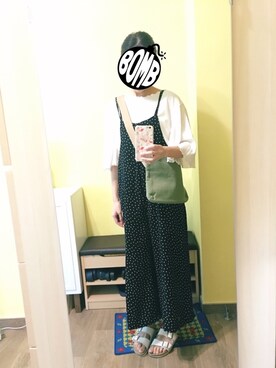 「ブラック×ホワイト」｜「アイテム（オールインワン・サロペット）」を使った、KOKONEさん（レディース・168cm）の秋コーディネート
