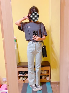 「バックロゴ」｜「アイテム（スニーカー）」を使った、KOKONEさん（レディース・168cm）の秋コーディネート