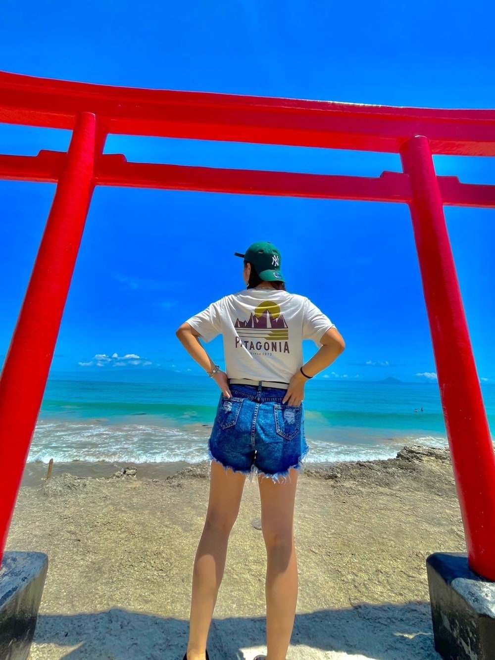 「オトナカジュアル、パンツスタイル、今日のコーデ、夏コーデ、デニムコーデ、短パンスタイル、海コーデ、パタゴニアコーデ」｜「SHEINのアイテム（デニムパンツ、ブルー系）」を使った、もえぴ☺︎さん（レディース・165cm）の夏コーディネートの1枚目の写真
