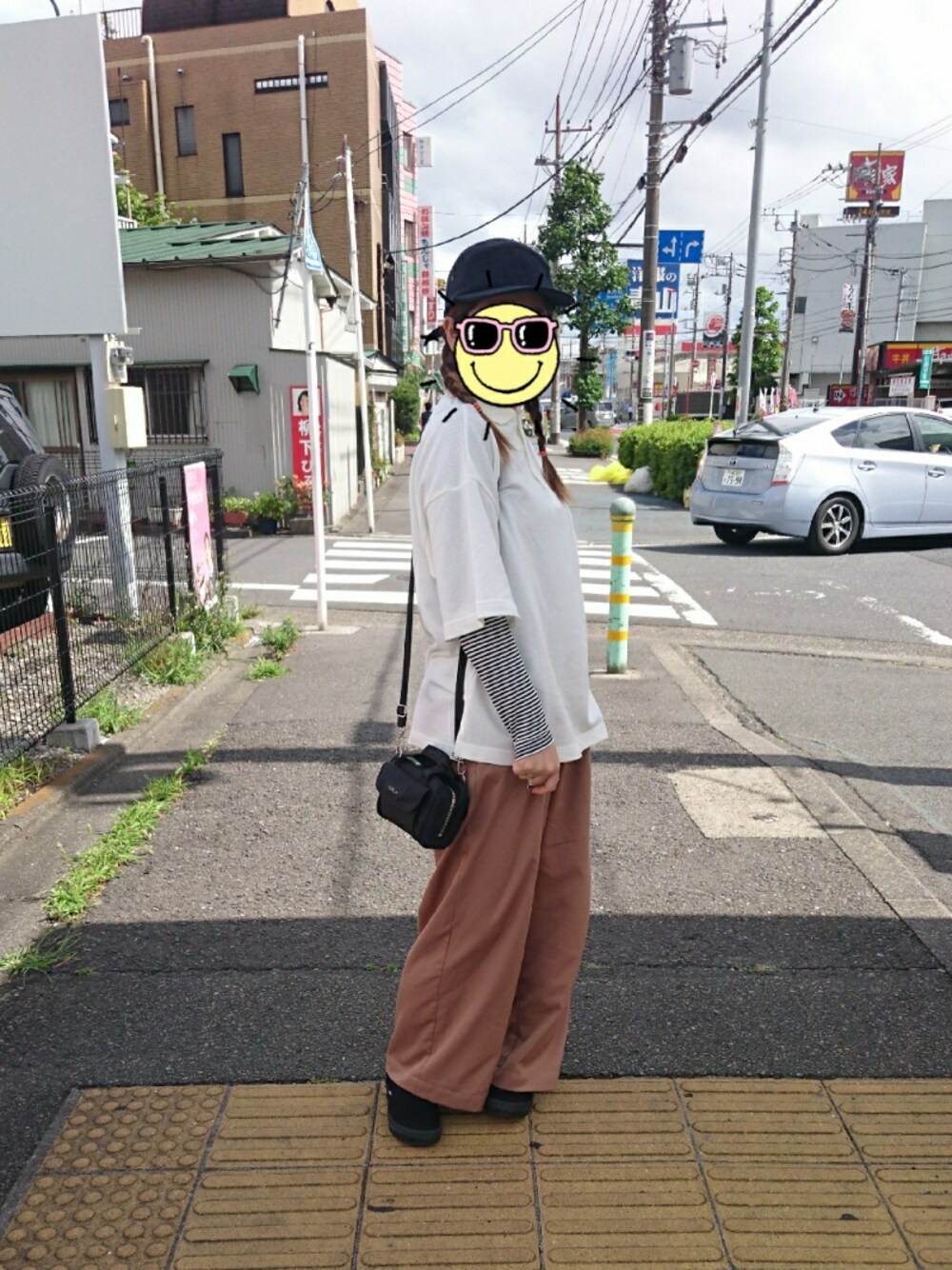「stussy、stussy women、milk、VANS、キャップ女子、スケータースタイル、おとこのこスタイル、ポロシャツ」｜「earth music&ecologyのアイテム（パンツ、ベージュ系）」を使った、seimaaさん（レディース・156cm）の夏コーディネートの1枚目の写真