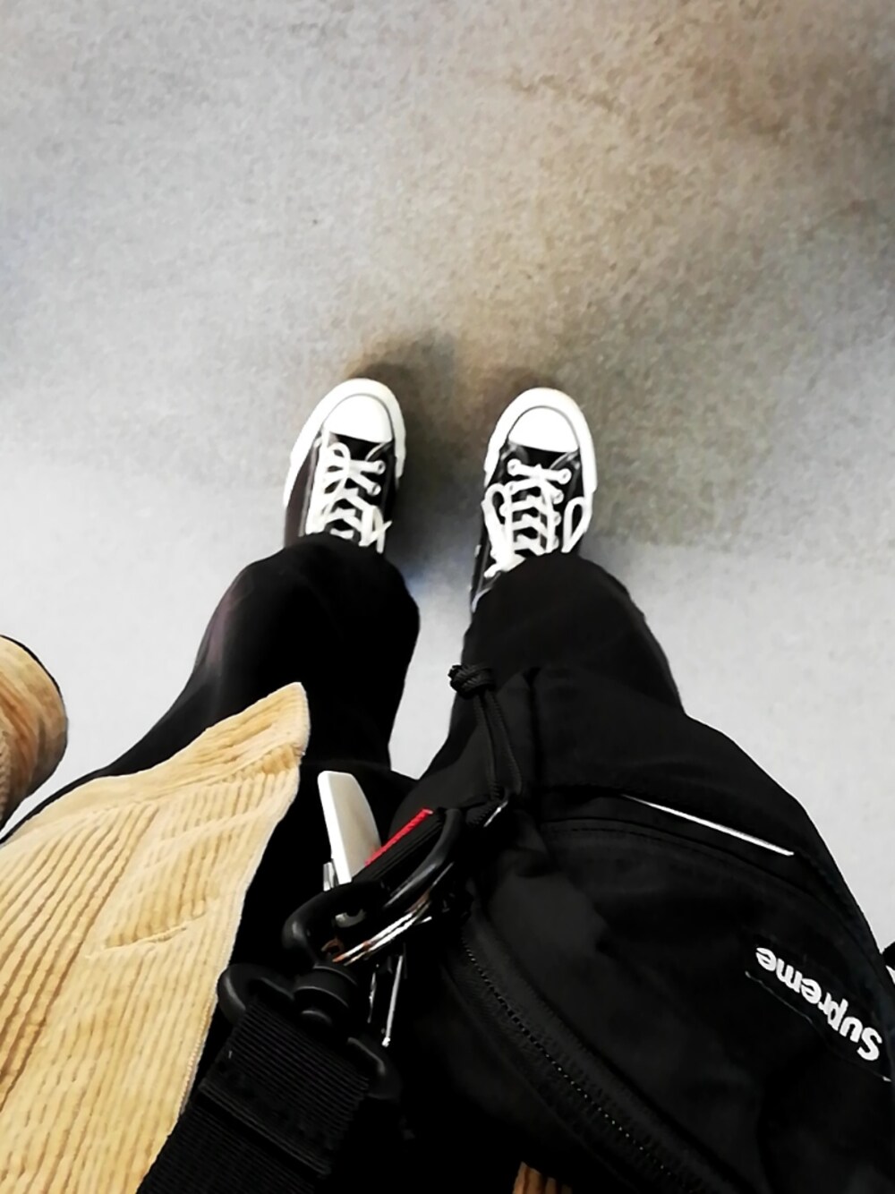 「コーデュロイジャケット、stussy、converse、CT70s、supreme、streetstyle、古着MIX」｜「CONVERSEのアイテム（スニーカー、ブラック系）」を使った、seimaaさん（レディース・156cm）の冬コーディネートの1枚目の写真