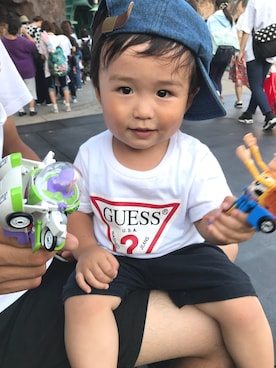 「Guess（ゲス）のアイテム（トップス）」を使った、mNt15さん（キッズ・80cm）の秋コーディネート