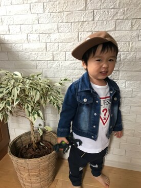 「Guess（ゲス）のアイテム（トップス）」を使った、mNt15さん（キッズ・90cm）の秋コーディネート