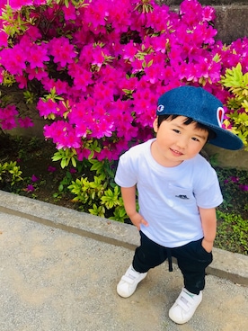 「CONVERSE（コンバース）のアイテム（Tシャツ/カットソー、ホワイト系）」を使った、mNt15さん（キッズ・100cm）の春コーディネート