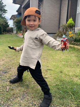 「BRANSHES（ブランシェス）のアイテム（トップス、ベージュ系）」を使った、mNt15さん（キッズ・100cm）の秋コーディネート