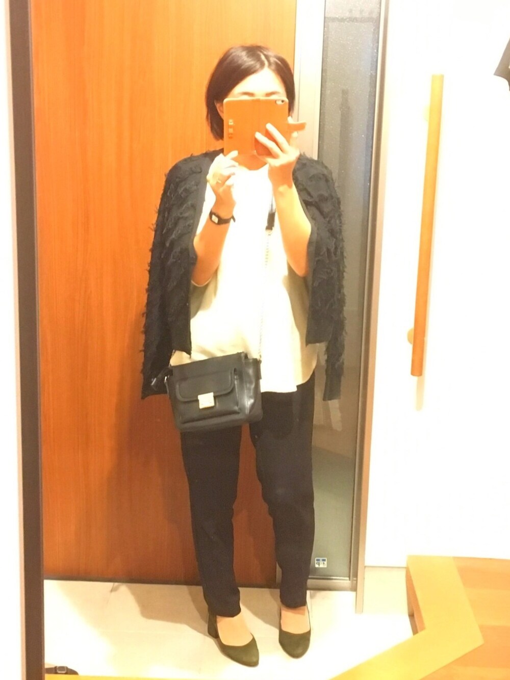 「プチプラ、プチプラコーデ、GU、UNIQLO、ユニクロ、しまむら、チェーンバッグ、シャギーニット、秋色」｜「UNIQLOのアイテム（Tシャツ/カットソー、ホワイト系）」を使った、87picoさん（レディース・153cm）の秋コーディネートの1枚目の写真