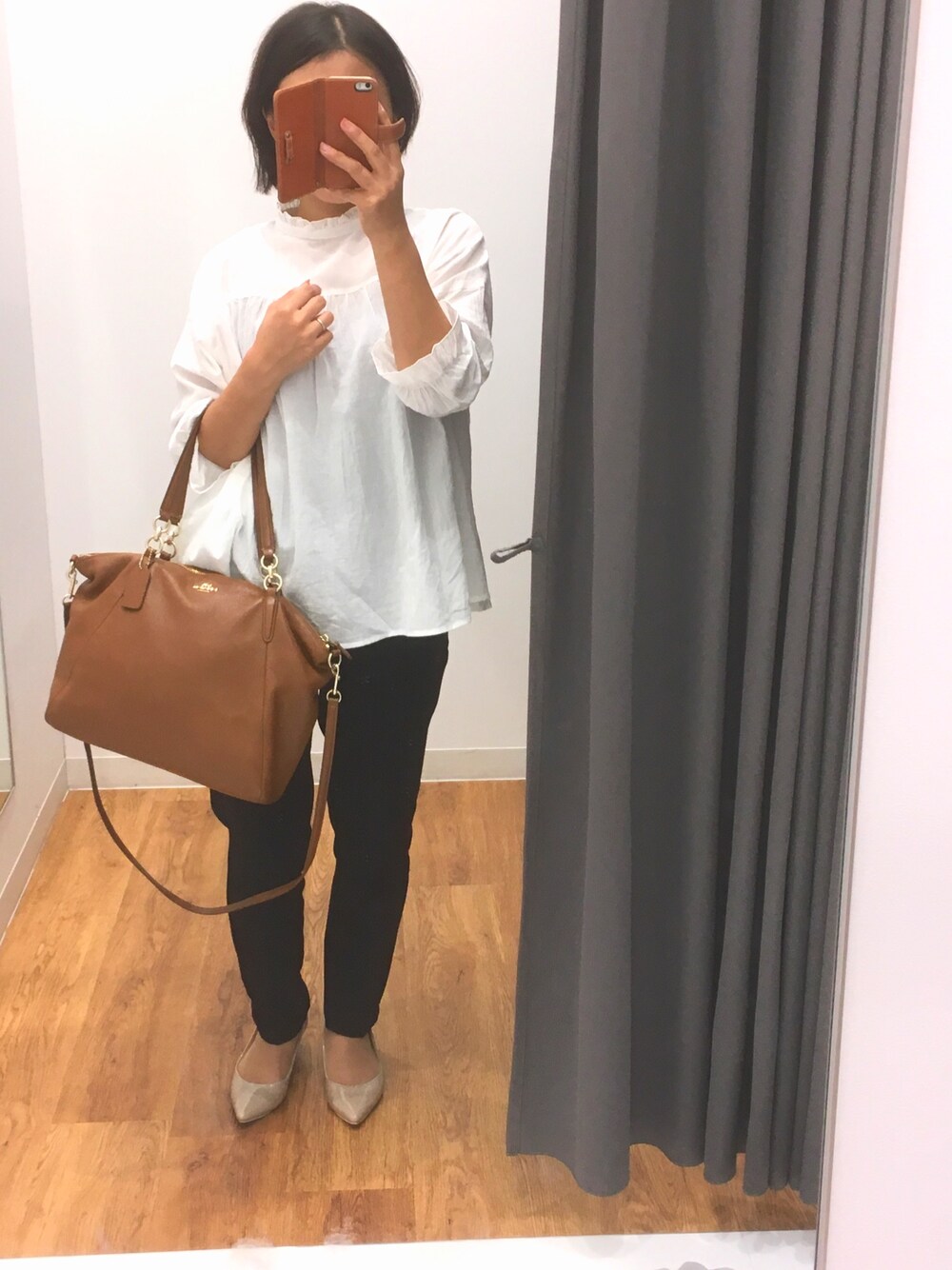 「通勤コーデ、GU、しまむら、COACH、シンプルコーデ」｜「しまむらのアイテム（その他、ホワイト系）」を使った、87picoさん（レディース・153cm）の秋コーディネートの1枚目の写真