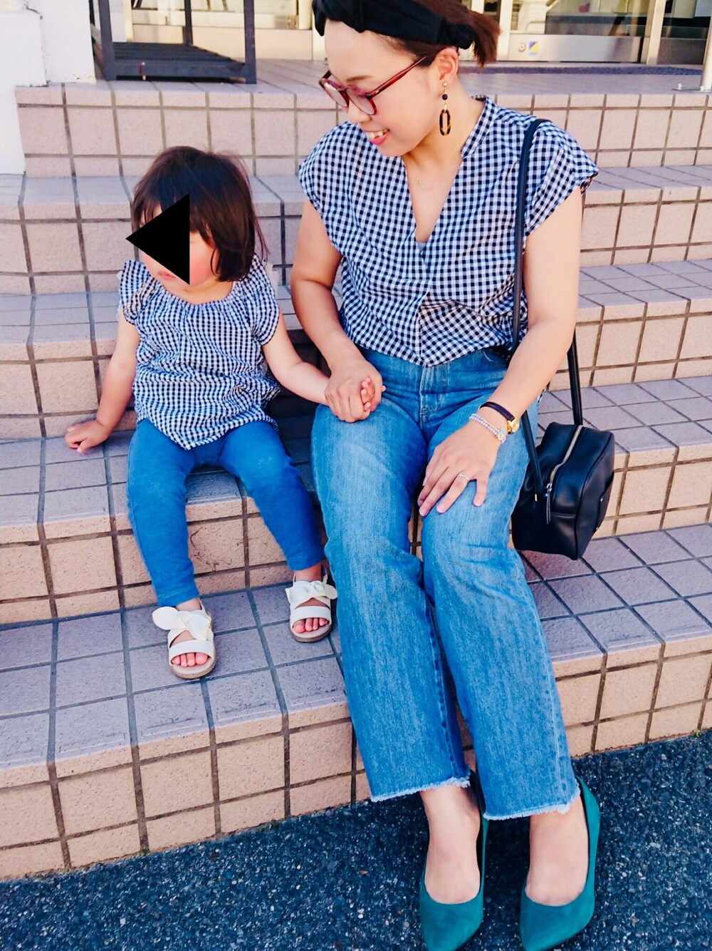 「リンクコーデ、親子コーデ、ギンガムチェック、GU、プチプラ、AZUL by moussy、バンダナ、デニムパンツ」｜「GUのアイテム（その他、グリーン系）」を使った、87picoさん（レディース・153cm）の夏コーディネートの1枚目の写真