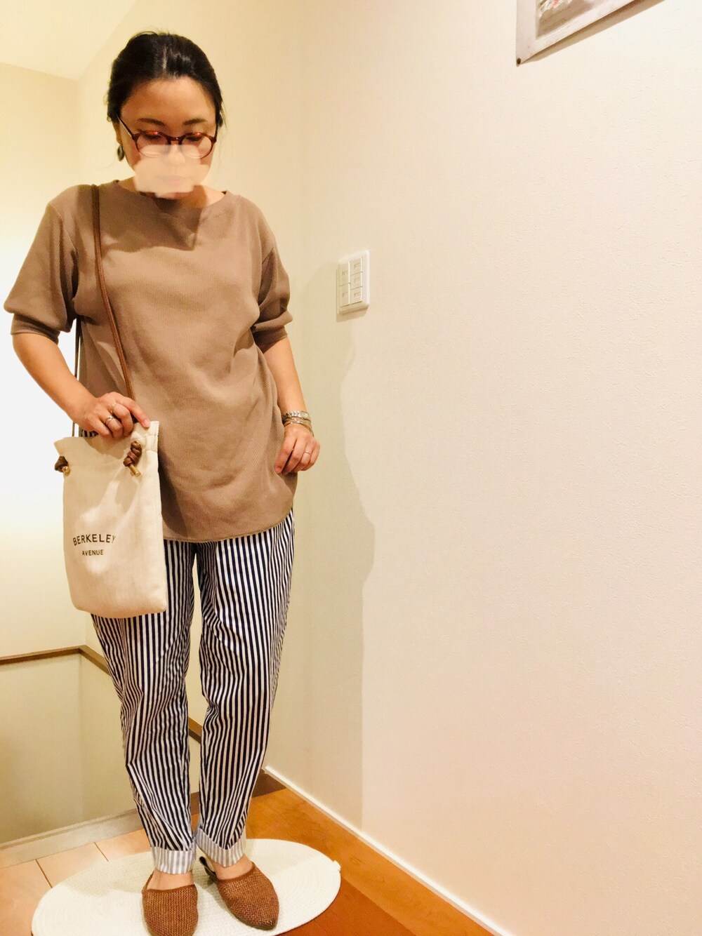 「ZARA、ストライプパンツ、GU、リラックススタイル、プチプラコーデ、ゆるコーデ、バブーシュ、ワッフル」｜「GUのアイテム（イヤリング、ブラウン系）」を使った、87picoさん（レディース・153cm）の夏コーディネートの1枚目の写真
