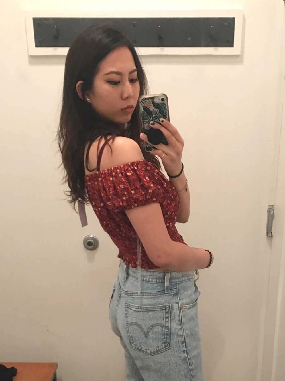 「summer、floral、red、croptop」｜「American Eagleのアイテム（チューブトップ、レッド系）」を使った、e u n i c e さん（レディース・165cm）の春コーディネートの1枚目の写真