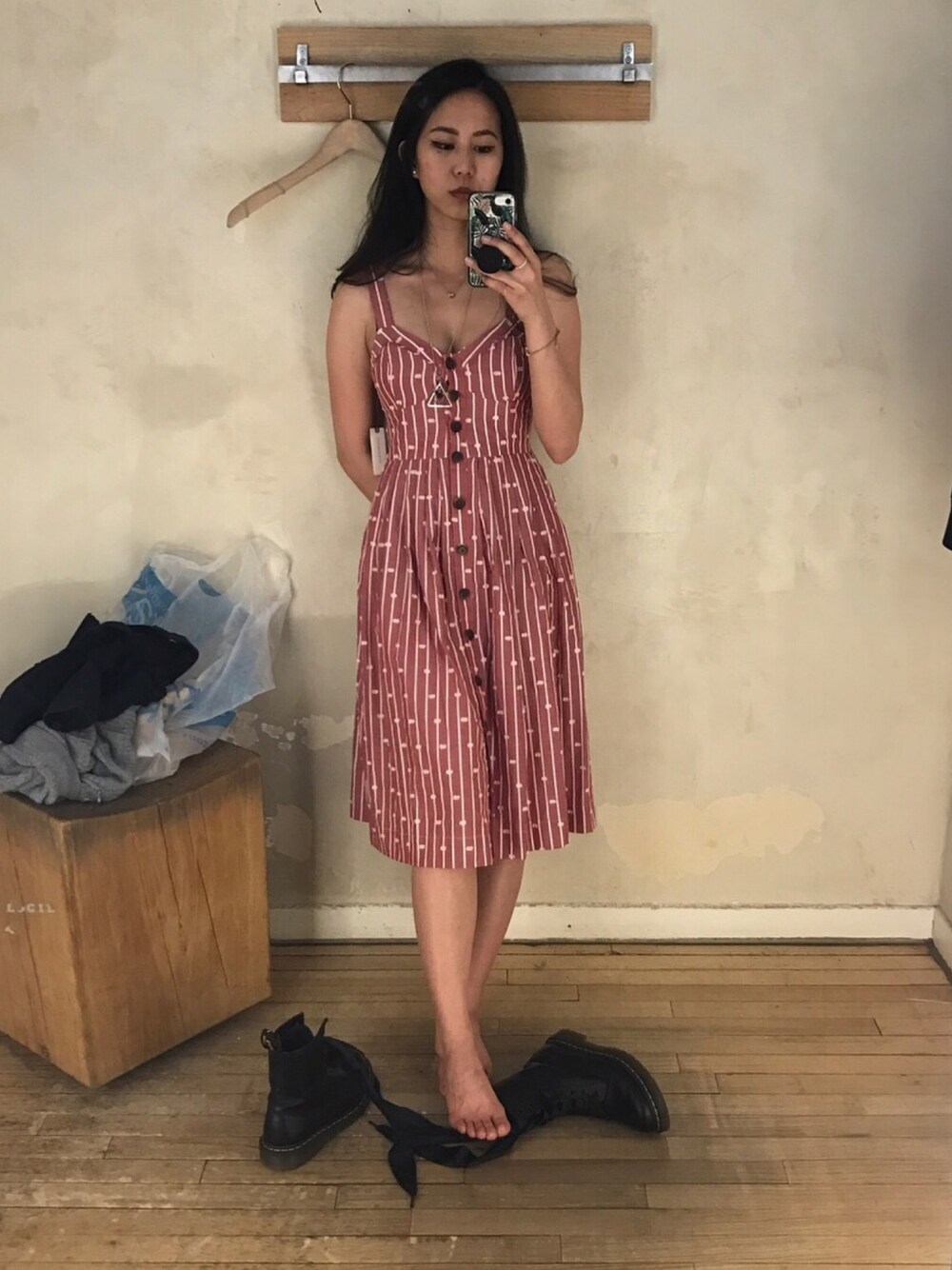 「gingham、picnicbitch、picnicday、summer style、summerootd」｜「Anthropologieのアイテム（ドレス、レッド系）」を使った、e u n i c e さん（レディース・165cm）の春コーディネートの1枚目の写真
