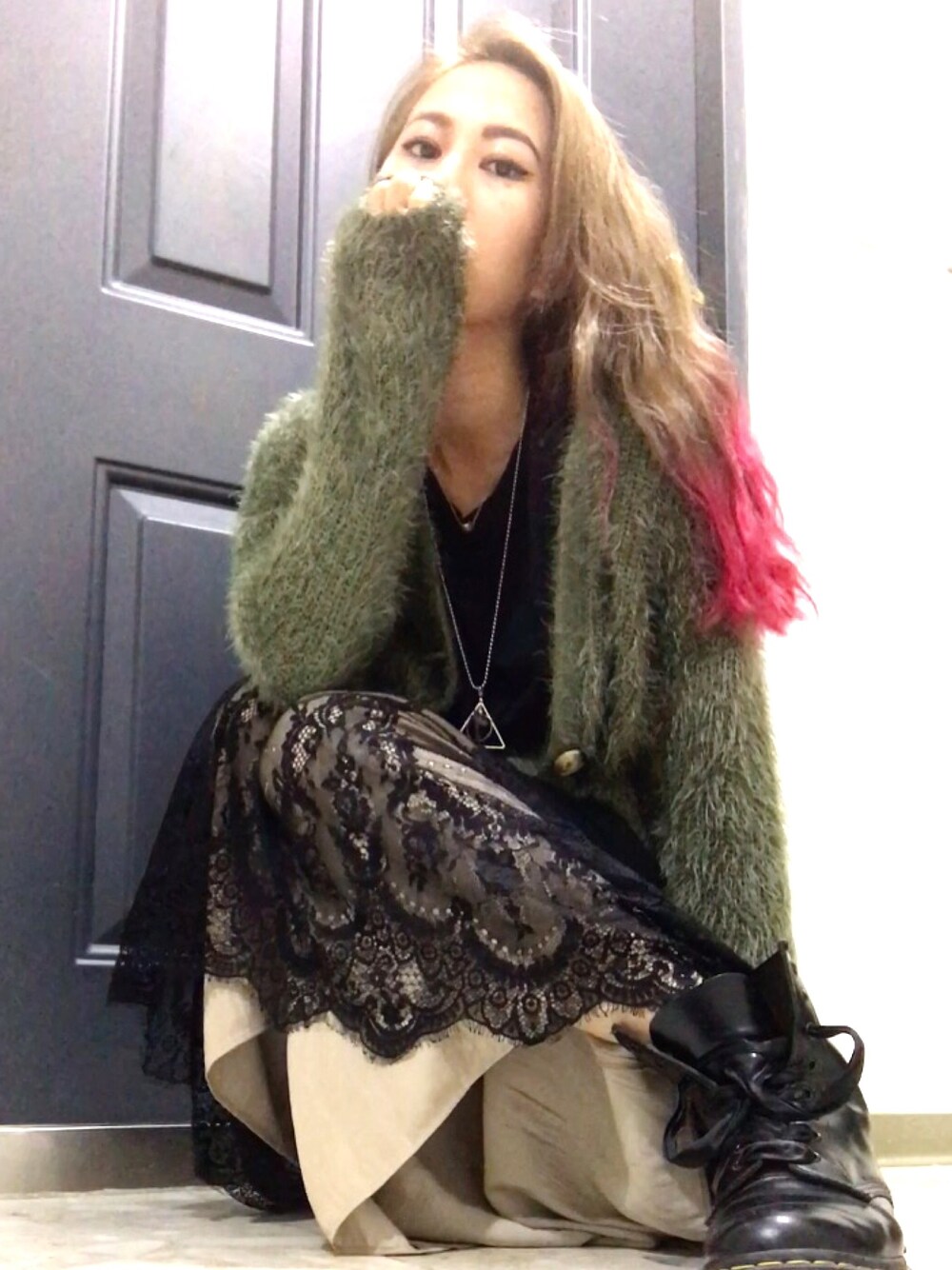 「fall style、cardigan、autumn look、black lace、coloured hair、DrMartens、drmartenstyle」｜「MUKKのアイテム（ワンピース、ブラック系）」を使った、e u n i c e さん（レディース・165cm）の秋コーディネートの1枚目の写真