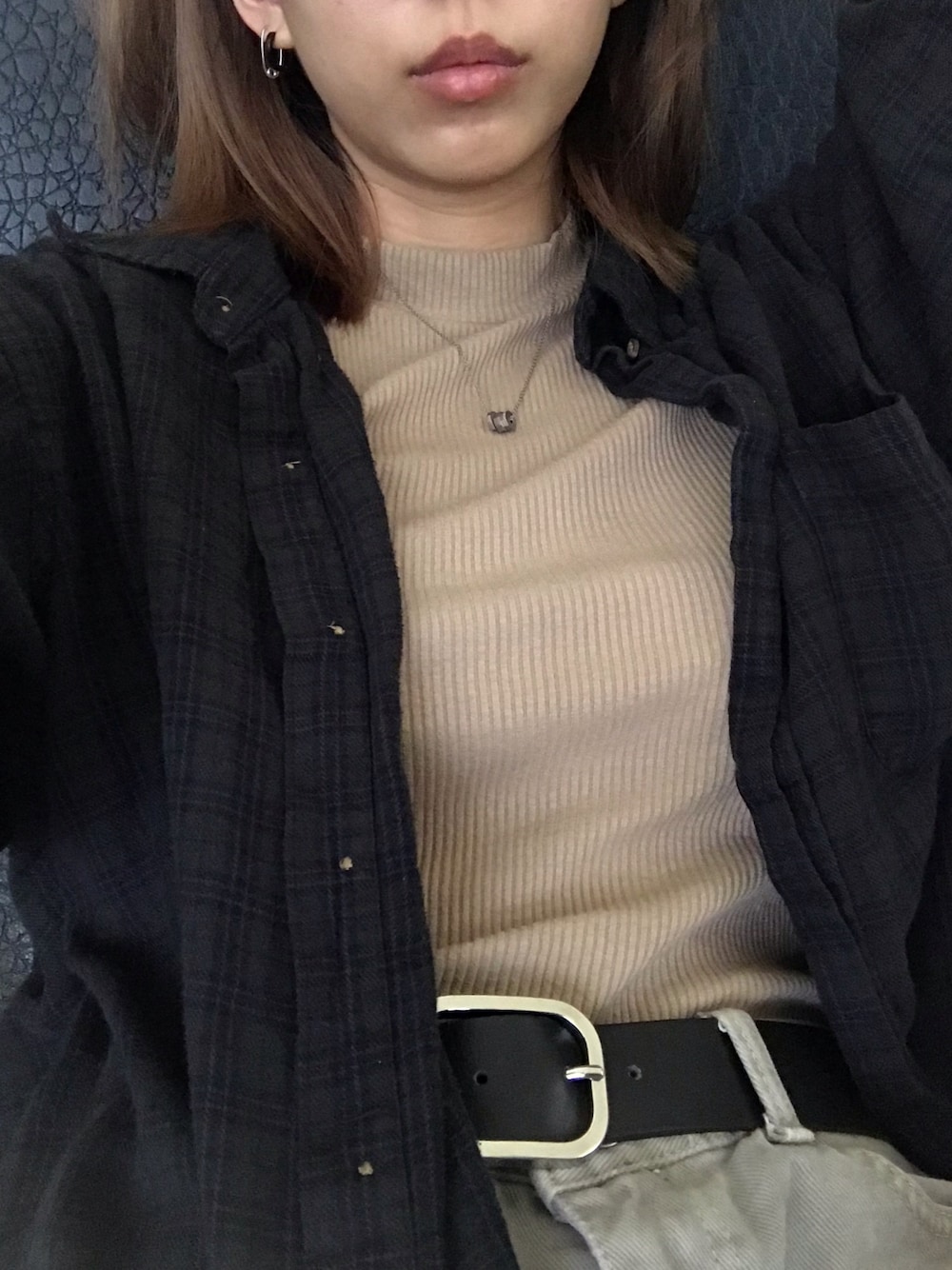 「vintage style、oversized button up」｜「ZARAのアイテム（Tシャツ/カットソー、ベージュ系）」を使った、e u n i c e さん（レディース・165cm）の春コーディネートの1枚目の写真