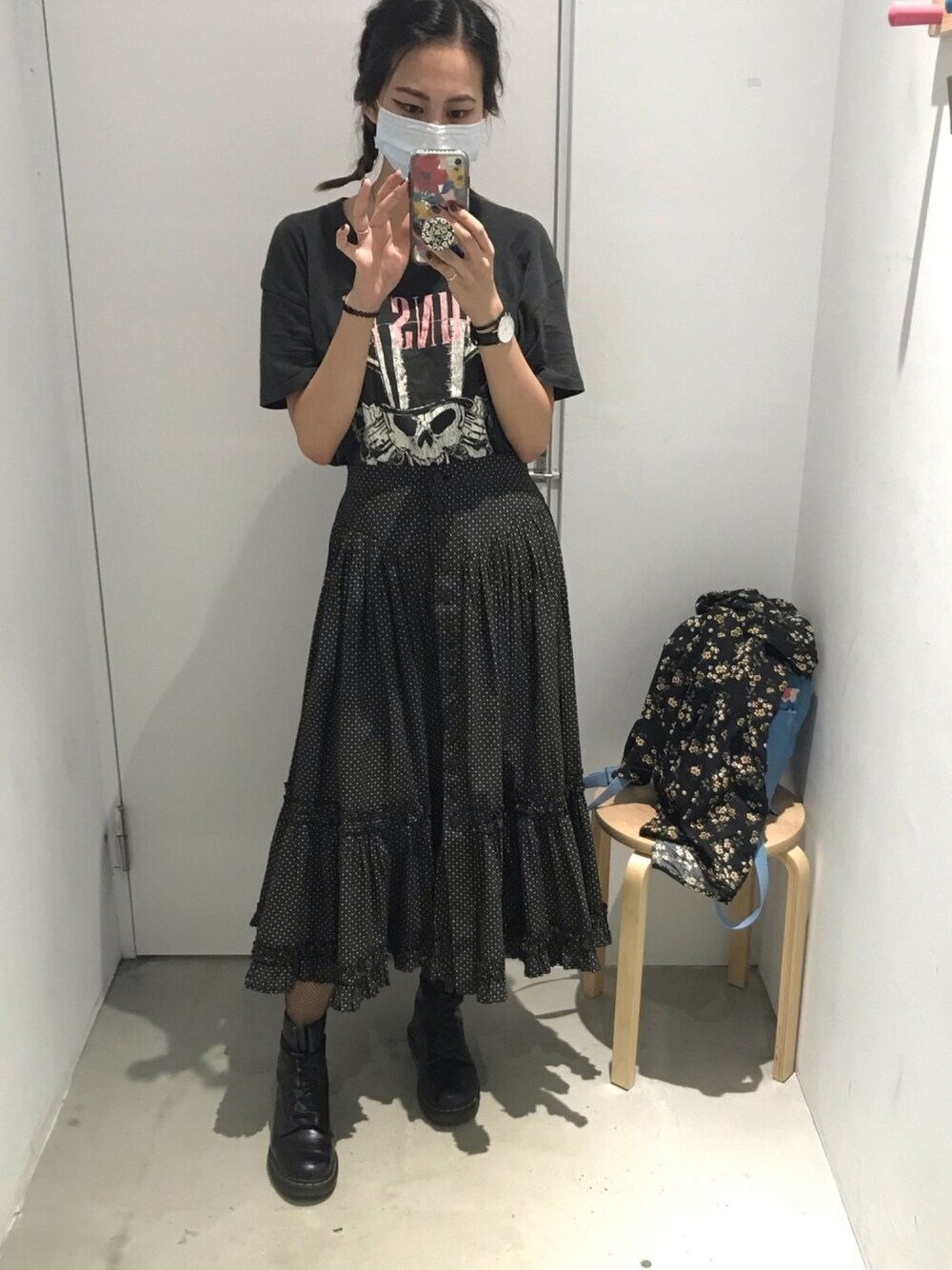 「VINTAGEのアイテム（スカート、ブラック系）」を使った、e u n i c e さん（レディース・165cm）の夏コーディネートの1枚目の写真